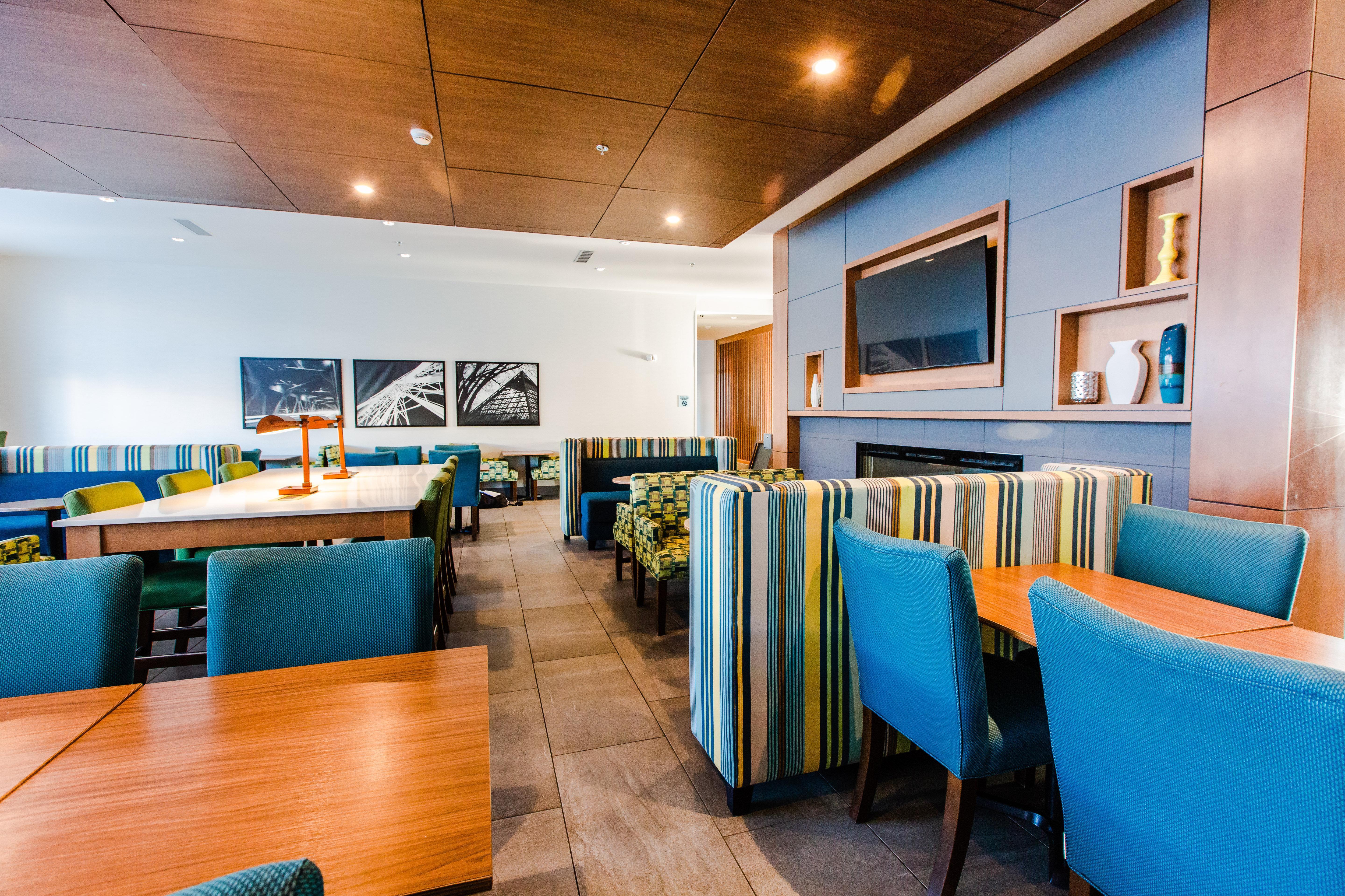 Holiday Inn Express & Suites - West Edmonton-Mall Area By Ihg Экстерьер фото